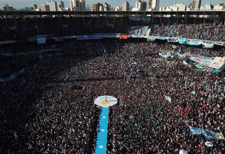 Cristina Fernández dio un masivo acto en el Estadio de Racing.