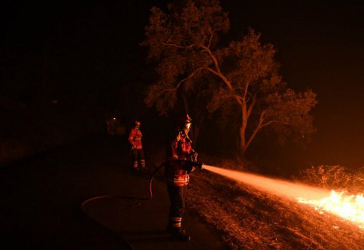 Ya hay casi 40 muertos por el incendio en Portugal y España.