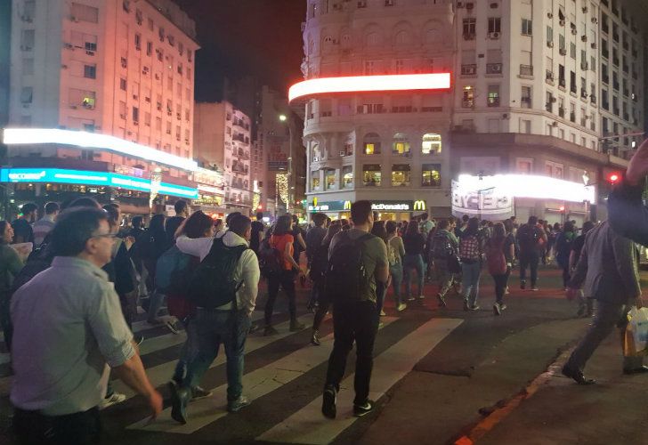 Miles de personas ser movilizan a Plaza de Mayo, luego de que la familia confirmó que es Santiago Maldonado.