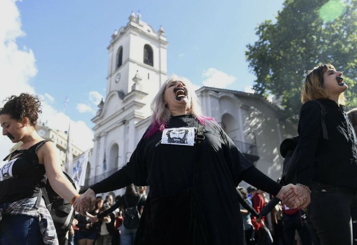 Cientos de personas se congregaron el sábado en Plaza de Mayo para pedir justicia por Santiago Maldonado.