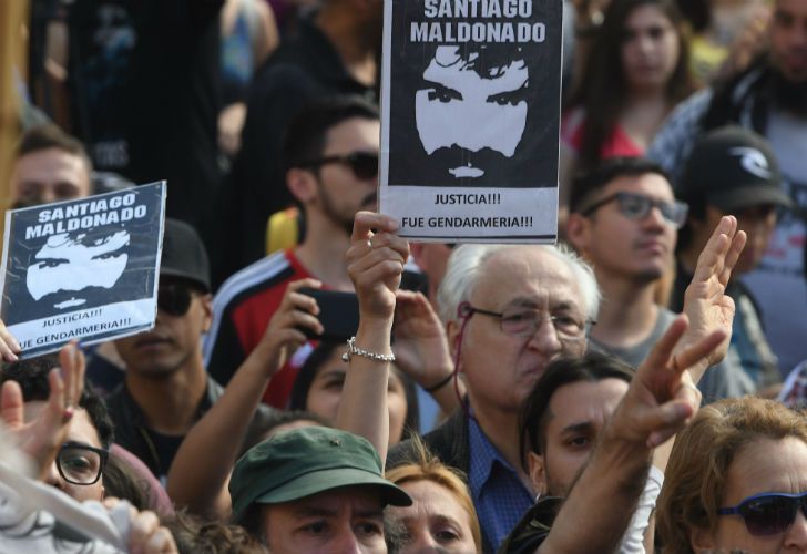 Cientos de personas se congregaron el sábado en Plaza de Mayo para pedir justicia por Santiago Maldonado.