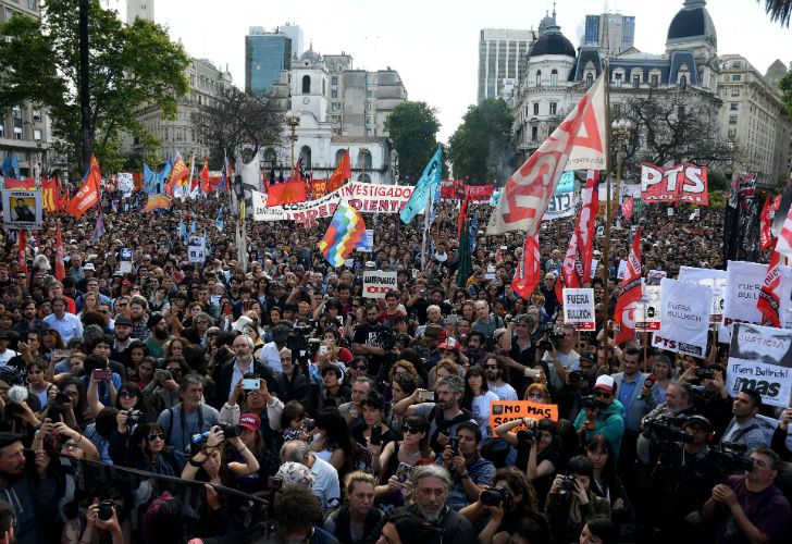 Cientos de personas se congregaron el sábado en Plaza de Mayo para pedir justicia por Santiago Maldonado.