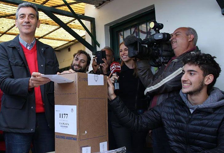 Florencio Randazzo se presentó a votar hoy a las 10.20 en la mesa 1177 de la Escuela 38 de Gonnet.