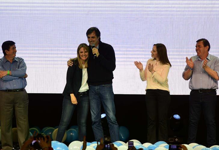 El candidato a Senador Esteban Bullrich, la gobernadora Vidal y el resto del equipo se dirijen a los presentes 