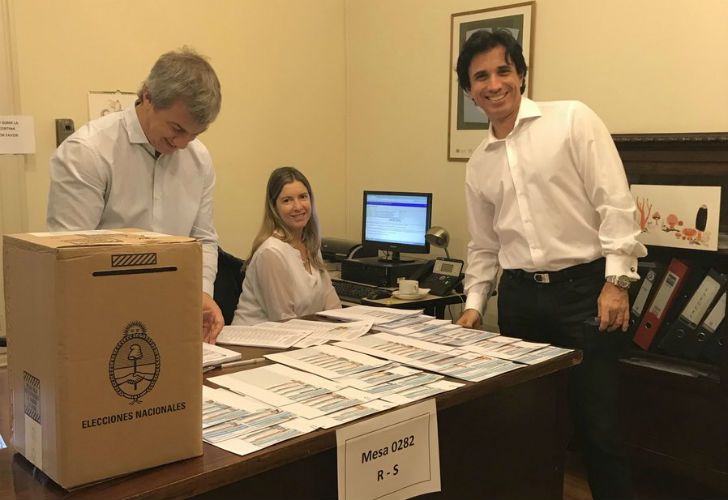 En Montevideo, Uruguay había 16.000 argentinos habilitados para votar. 