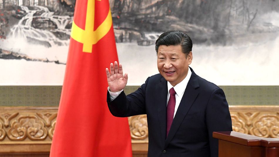 Xi Jinping asume un nuevo mandato en China y presenta al nuevo Buró Político.