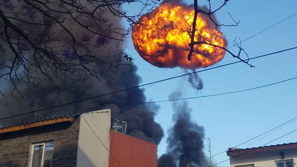 Incendio y explosiones en San Justo.