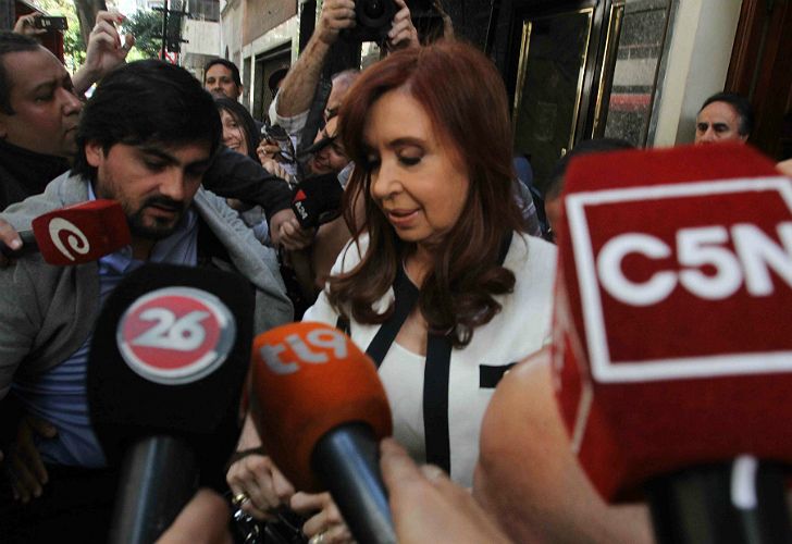 Cristina Kirchner al salir de su domicilio en Recoleta, camino a Comodoro Py.