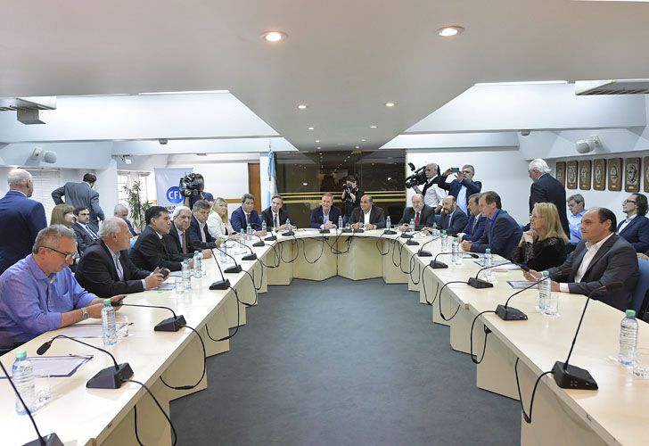 Los gobernadores se reunieron en  en el Consejo Federal de Inversiones (CFI), el búnker de los mandatarios.