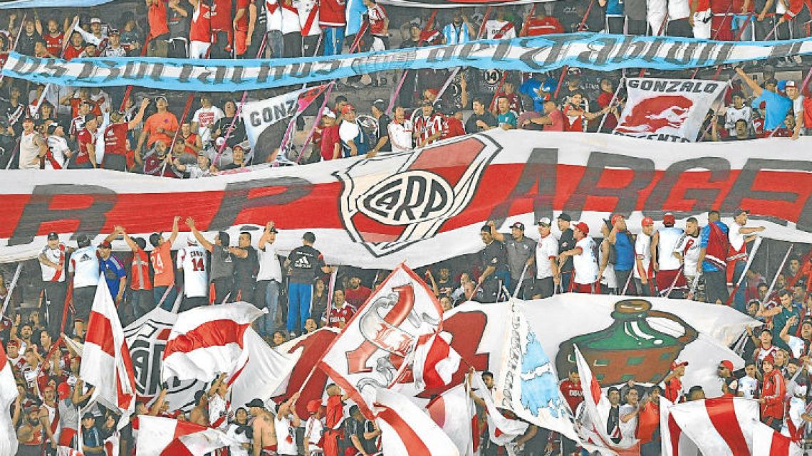 The return of away fans to stadiums for matches looks no closer than it did at the start of Mauricio Macri’s government almost two years ago.