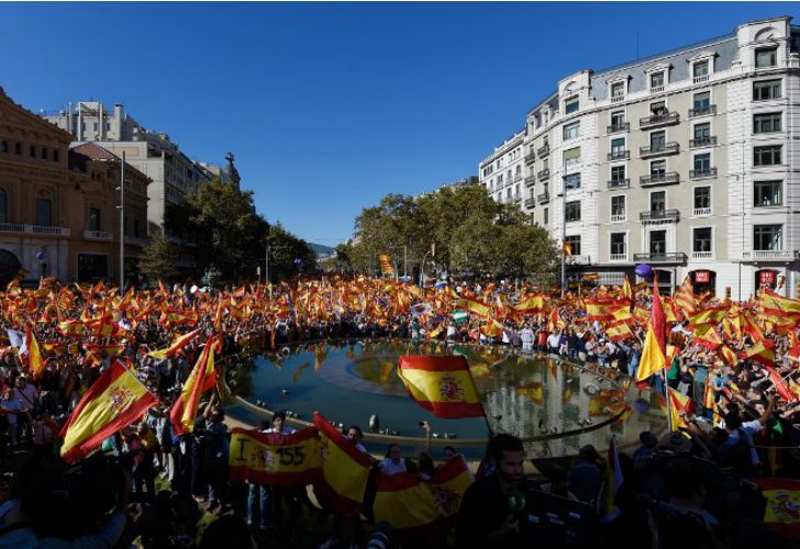 Miles de personas marcharon a favor de la unidad española.