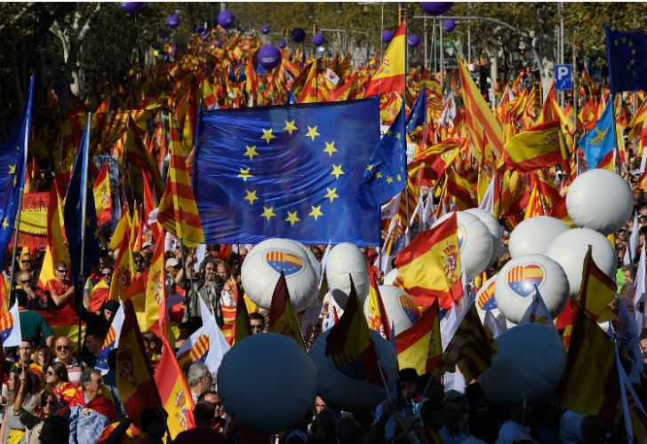 Miles de personas marcharon a favor de la unidad española.