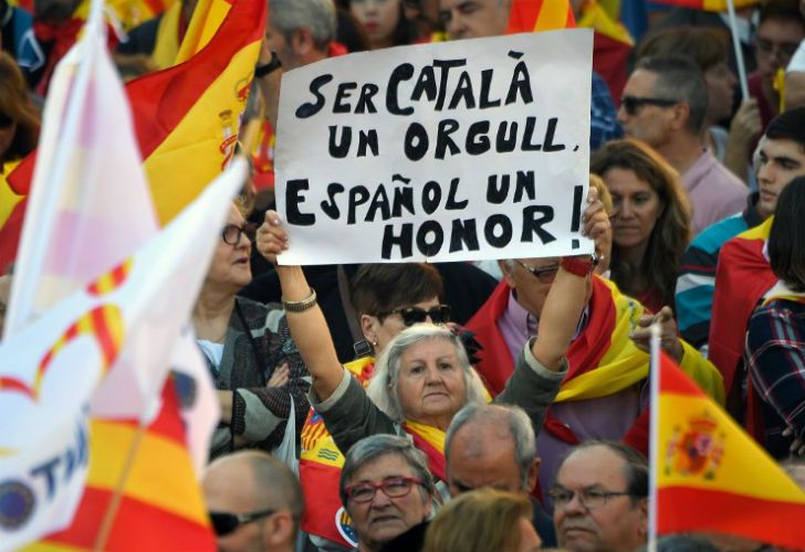 Miles de personas marcharon a favor de la unidad española.