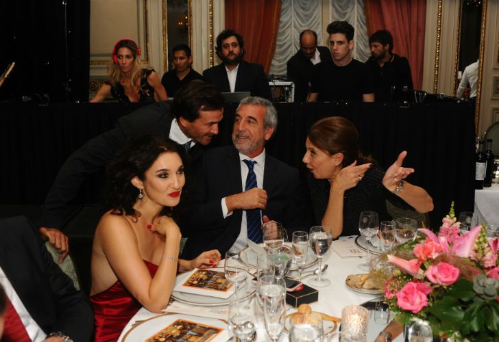 Cena de gala Disfam 2017. Yanina Solnicki, Adolfo Cambiaso, Daniel y Zoraida Awada.jpg