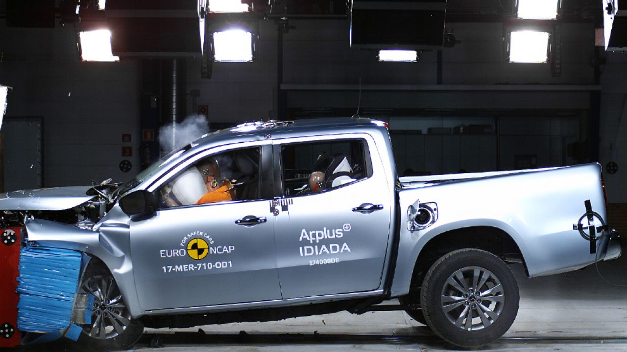 Краш тестах euroncap. Краш тест Nissan Navara 2015. Краш тест Mercedes-Benz a-class 2018. Mercedes crash Test 2018. Пикап безопасность.