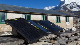 Panel Goal Zero cargando un power pack