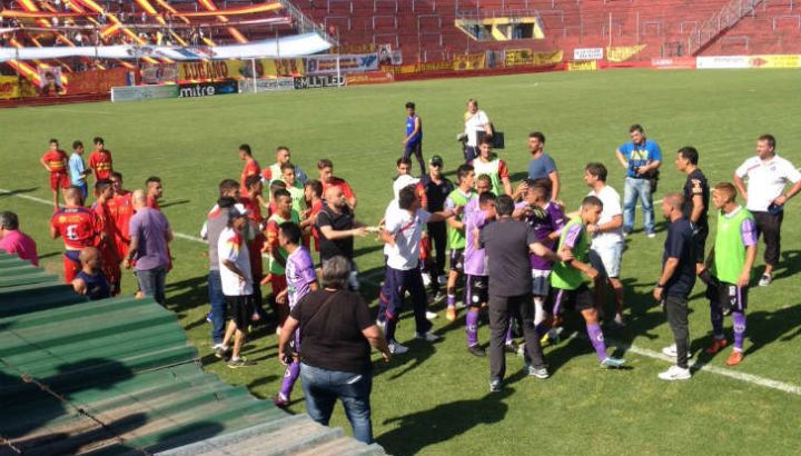 Graves incidentes en el partido entre Deportivo Español y Sacachispas