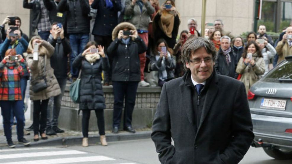 Carles Puigdemont se entregó a la Policía.