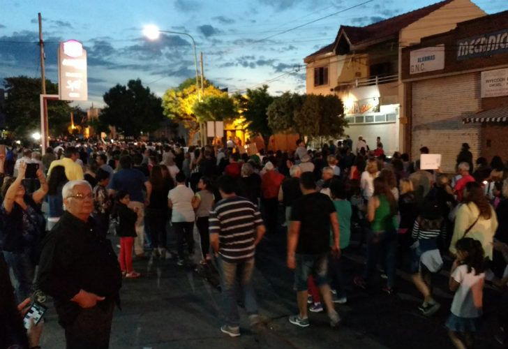 Vecinos marchan en reclamo de justicia por el crimen de Abril Bogado.