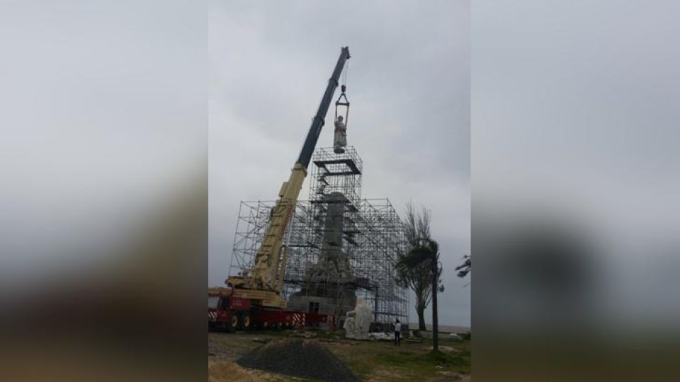 20171108 Reubicación monumento a Colon