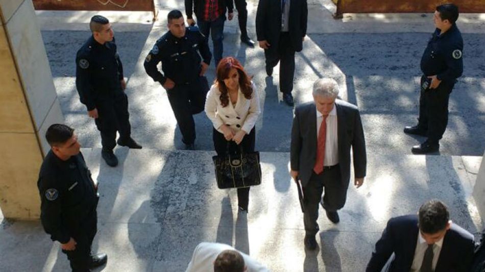 Cristina en los tribunales federales de Comodoro Py.