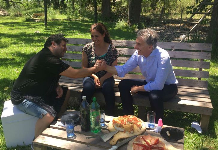 El presidente Mauricio Macri visitó a un matrimonio emprendedor de la localidad bonaerense de Ingeniero Maschwitz que, a través de las redes sociales, pidió conocerlo personalmente.