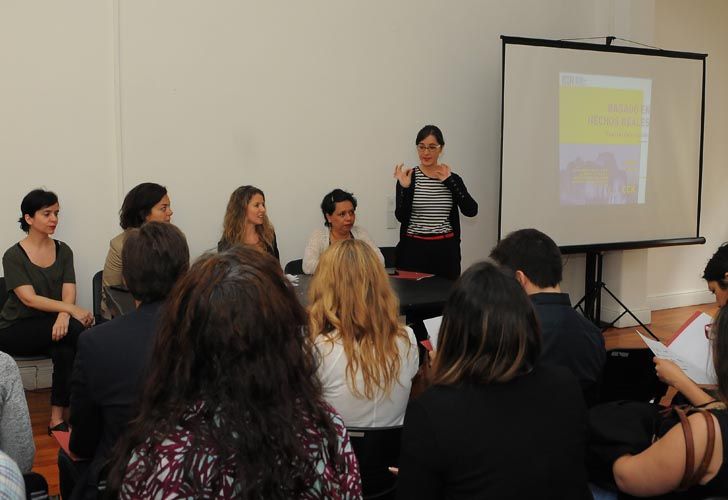 Victoria Rodríguez Lacrouts habla durante la presentación a la prensa sobre el festival de no ficción.