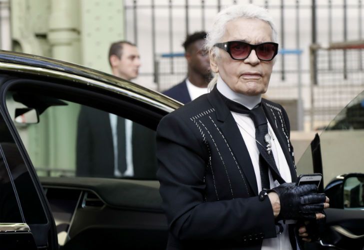 El diseñador Karl Lagerfeld murió a los 85 años.