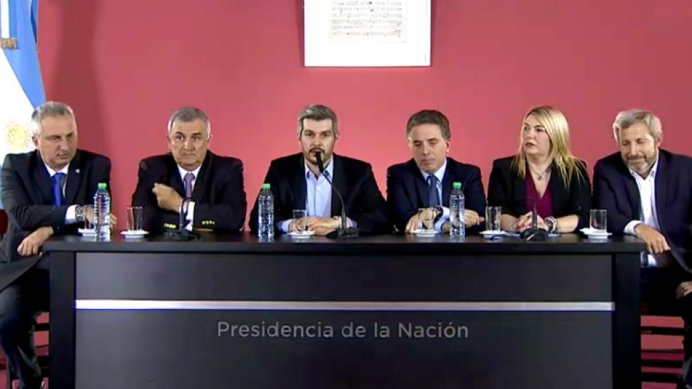 Peña, Frigerio y Dujovne encabezan la conferencia de prensa con gobernadores.