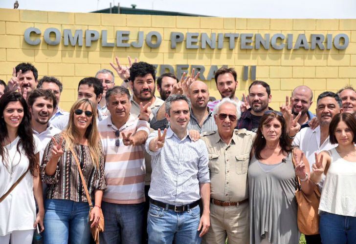 Héctor Recalde, Juliana Di Tullio y Andrés Larroque estuvieron en el penal de Marcos Paz para visitar al exministro de Planificación, Julio De Vido, en el Día de la Militancia.