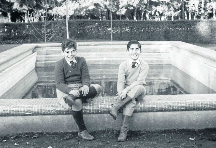 A TRAVES DE LOS AÑOS. Pepe y Roberto, juntos a lo largo de la vida: en 1954.