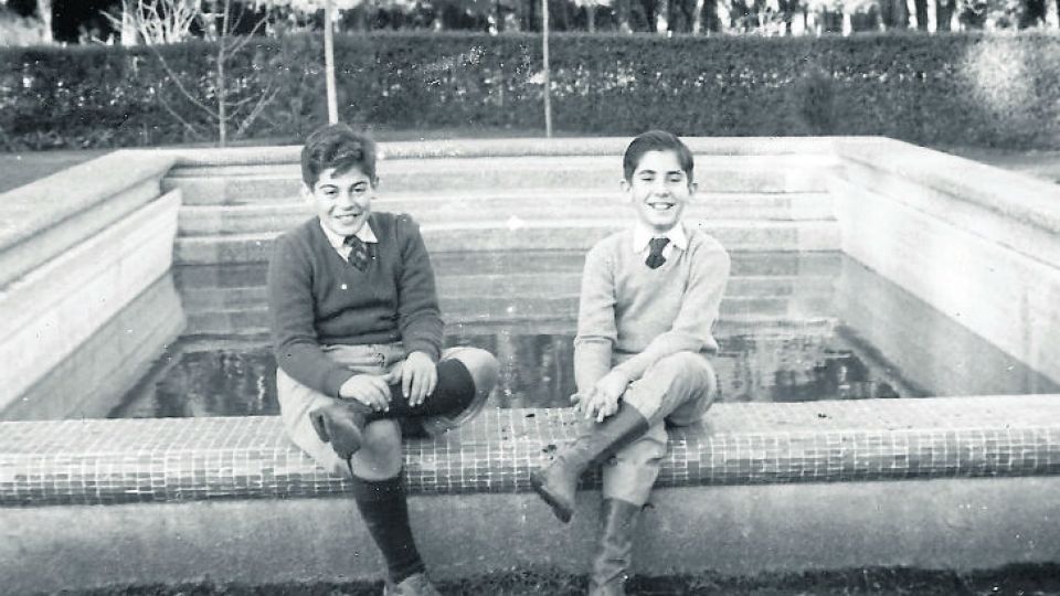 A TRAVES DE LOS AÑOS. Pepe y Roberto, juntos a lo largo de la vida: en 1954.