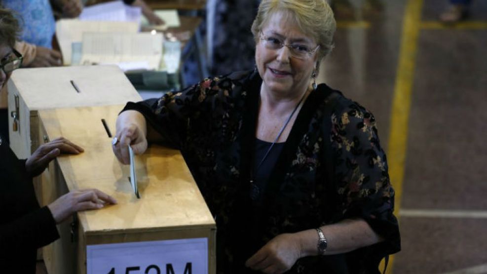 Hoy los chilenos acuden a las urnas para elegir presidente, aunque habría balottage. 