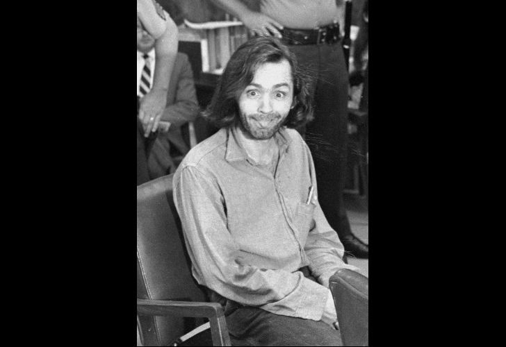 El 25 de junio de 1970  Manson fue a un tribunal de Santa Mónica acusado del asesinato del músico Gary Hinman. 