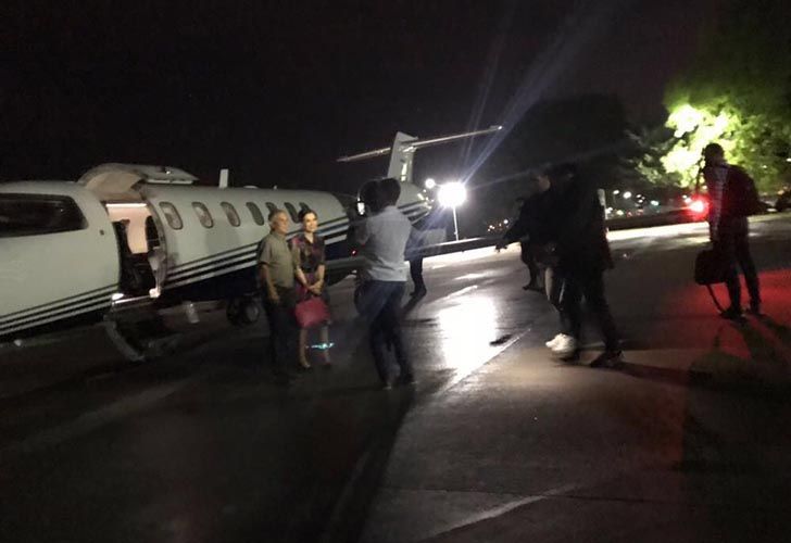 CFK bajando del avión oficial de la provincia de Santiago del Estero matrícula LQ-BFS 