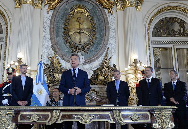 El presidente Macri tomó juramento a los nuevos ministros de Agroindustria y de Salud