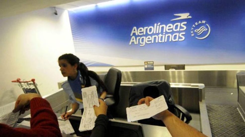 2017-11-22 Aerolíneas Argentinas suspende vuelos internacionales de la semana