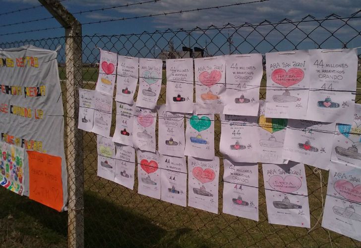 Familiares de los tripulantes del ARA San Juan en Mar del Plata.