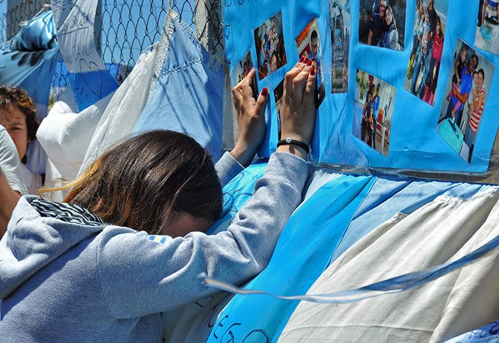 Familiares de los submarinistas recibieron con dolor la confirmación de que hubo una explosión en la zona por la que transitaba el submarino ARA San Juan