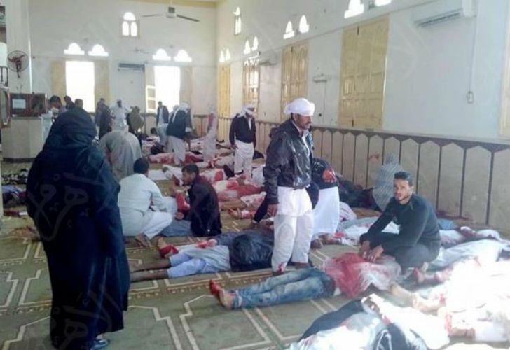 Atentado en una mezquita en Egipto dejó más de 150 muertos. 