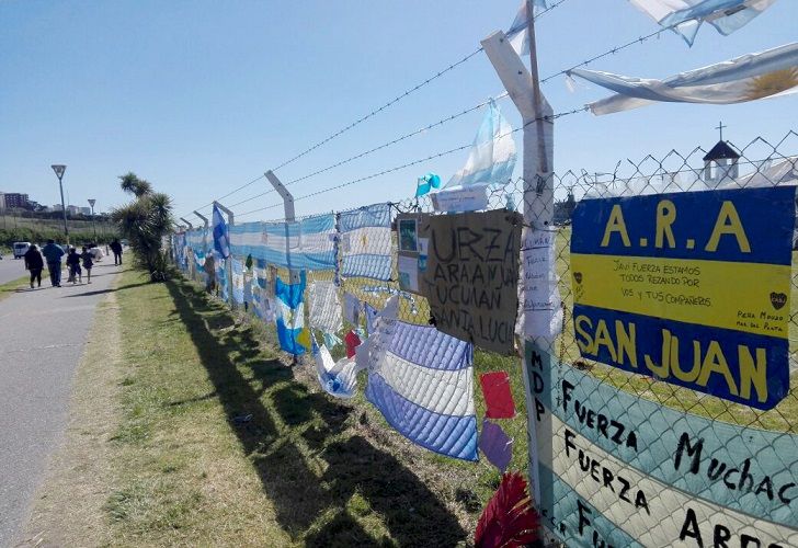 Miles de personas marcharon hasta la Base Naval de Mar del Plata. 