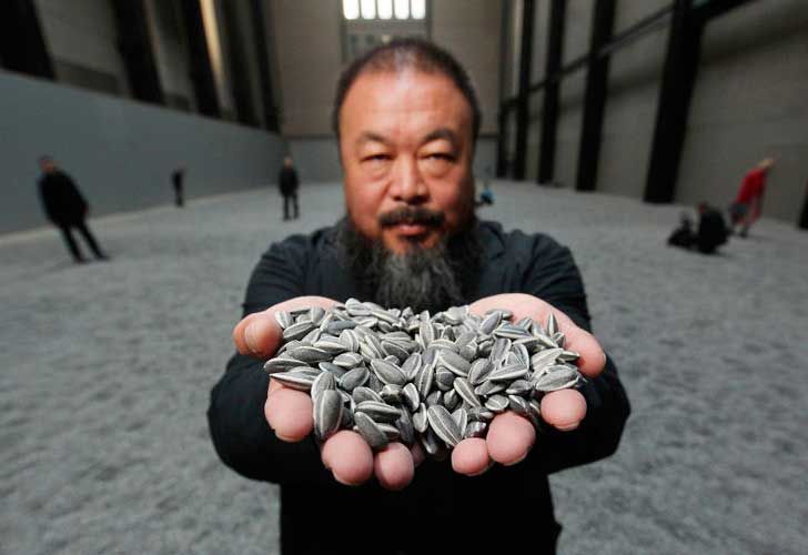 Ai Weiwei, con su obra Sunflower Seeds, en Fundación Proa.