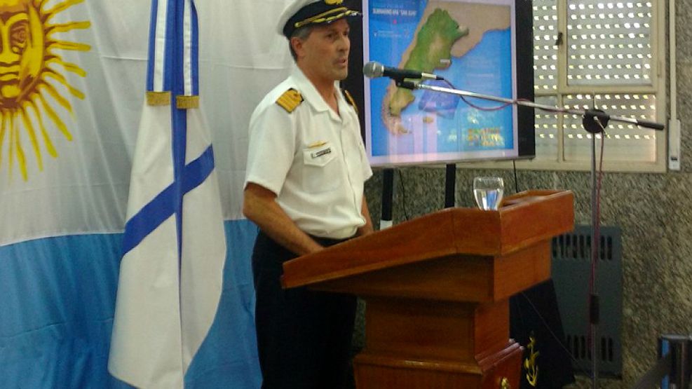 Enrique Balbi, vocero de la Armada, en conferencia de prensa.