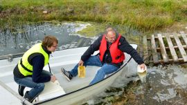 APERTURA-shutterstock_236606944