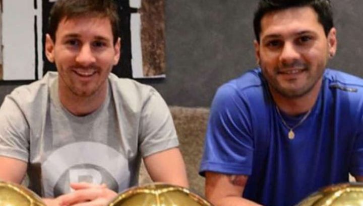 Lionel Messi junto a su hermano Matías