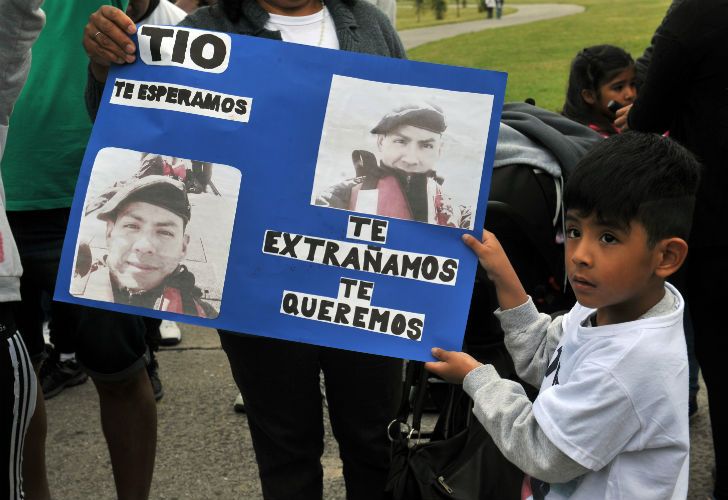 Los familiares de los tripulantes reclamaron respuestas al presidente Macri. 