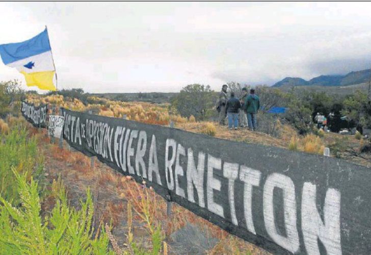 En agosto de 2016, el Gobierno sacó un nuevo decreto reglamentario con el objetivo de promover “la llegada de inversiones”. Para opositores, en cambio, buscaba favorecer la venta de tierras a extranjeros.