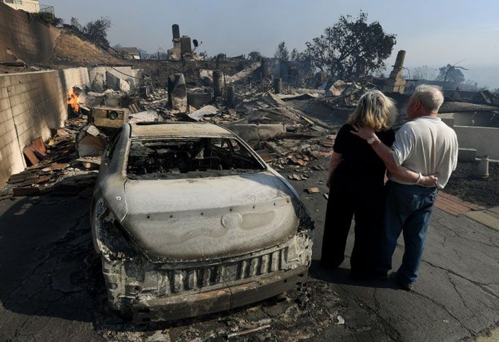 Los incendios obligaron a evacuar a más de 200.000 personas en el sur de California