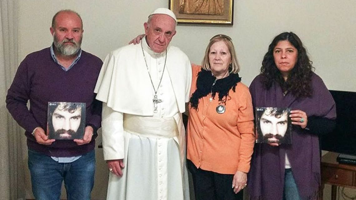 Argentine-born Pope Francis welcomed the relatives of Santiago Maldonado to the Vatican, four months after the young artisan's dramatic disappearance in the Chubut river.