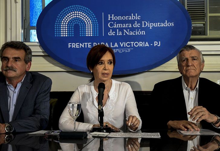 La expresidenta habló en el Congreso rodeada por referentes del kirchnerismo y el peronismo.